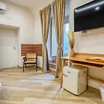 Caracciolo 21 Oda ve Kahvaltı 4*